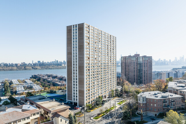 Briarcliff in Edgewater, NJ - Foto de edificio - Building Photo