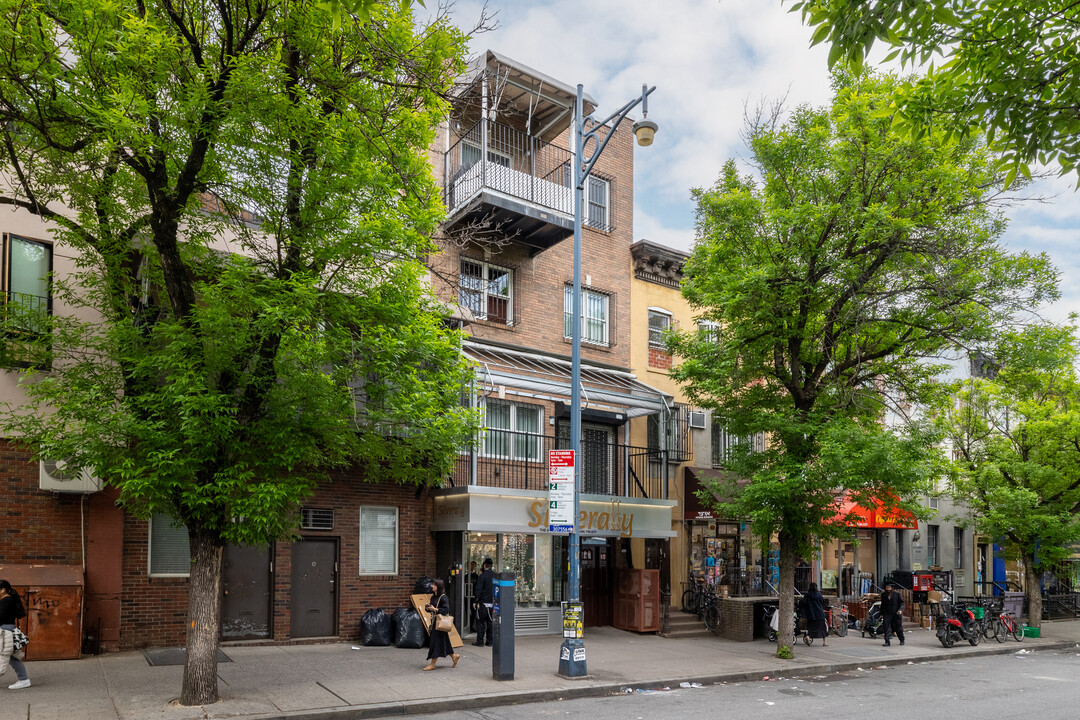 189 Lee Ave in Brooklyn, NY - Building Photo