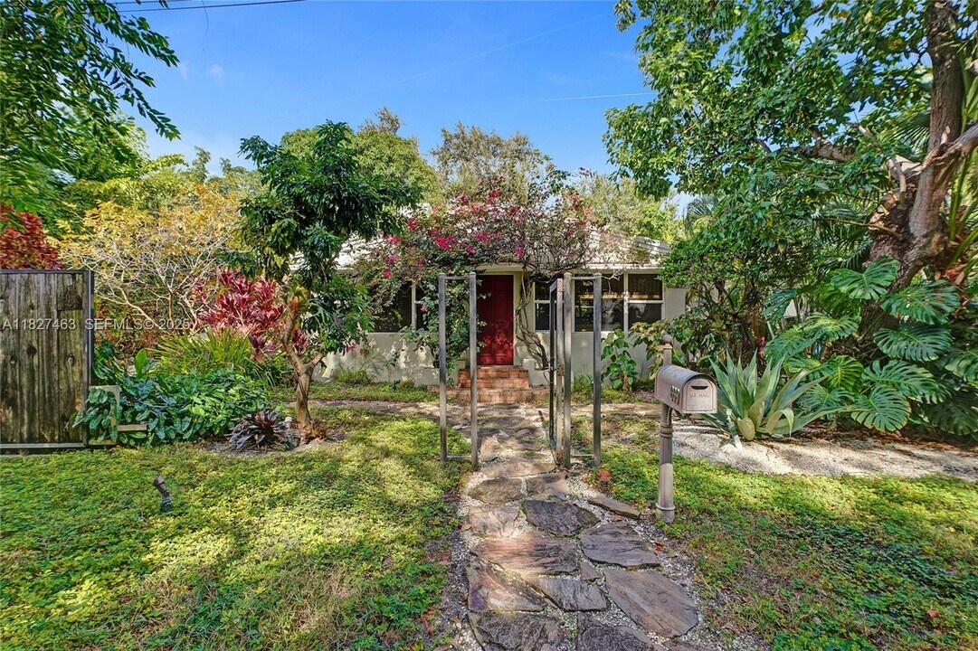 669 NE 60th St in Miami, FL - Building Photo