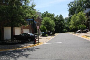 8316 Dockray Ct in Lorton, VA - Building Photo