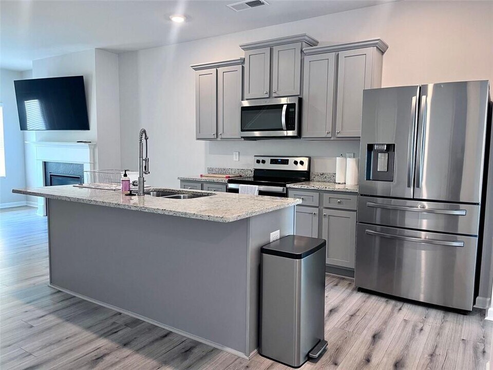 6087 Mallory Ridge in South Fulton, GA - Building Photo