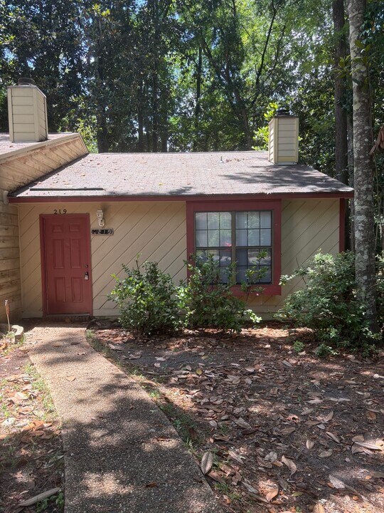219 Parkbrook Cir in Tallahassee, FL - Building Photo