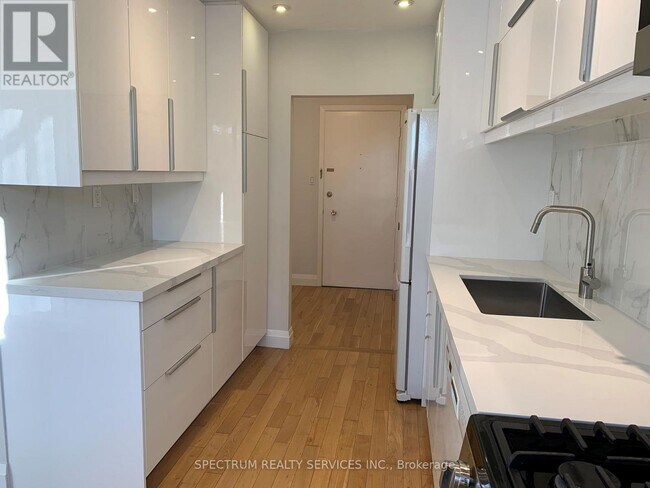 25-25 Esterbrooke Ave in Toronto, ON - Building Photo - Building Photo