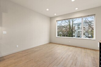 3830 California Ave SW in Seattle, WA - Building Photo - Building Photo