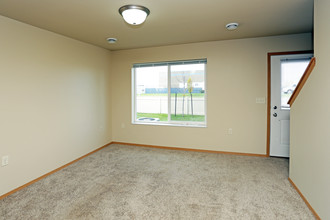 Benson Village Townhomes in Sioux Falls, SD - Building Photo - Interior Photo