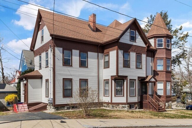 42 Greenleaf St in Malden, MA - Building Photo - Building Photo