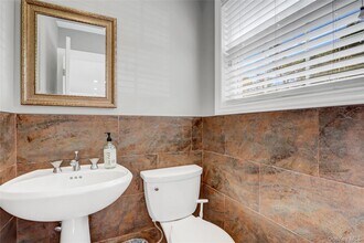 22 Wren Dr in Roslyn, NY - Building Photo - Building Photo