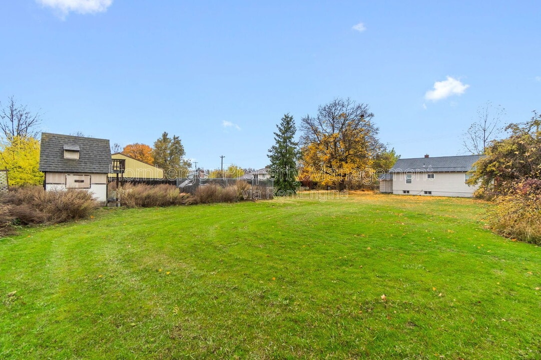 111 S Barker Rd in Spokane Valley, WA - Building Photo