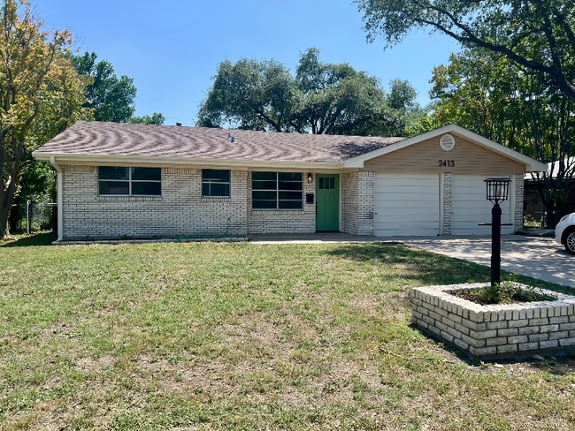 2413 Scott Blvd in Temple, TX - Foto de edificio - Building Photo