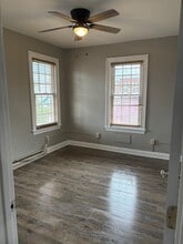 652 Adams Ave, Unit Apartment 2 in Huntington, WV - Building Photo - Building Photo