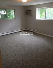 73 Charlesbank Rd, Unit 201 in Newton, MA - Building Photo - Building Photo