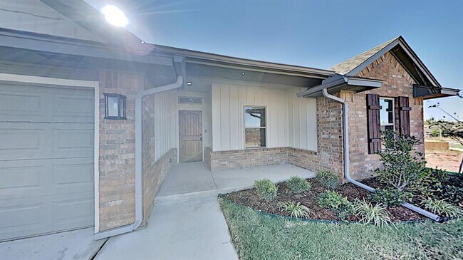 7069 Hidden Trail Ln in Warr Acres, OK - Building Photo - Building Photo