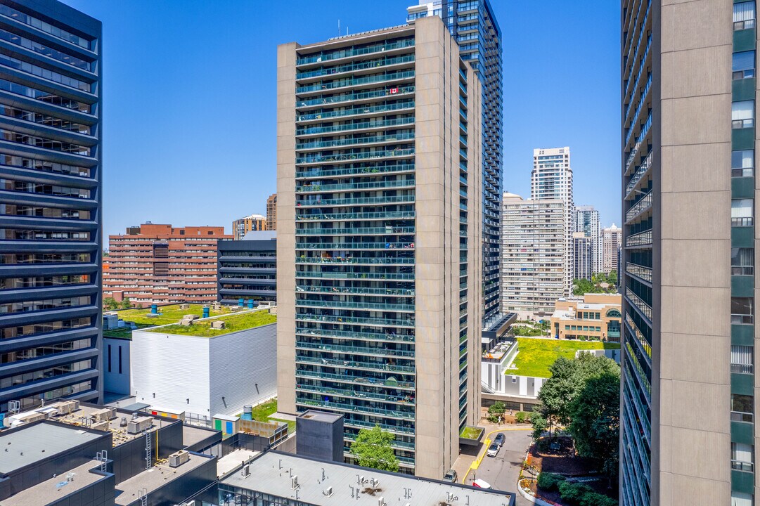 Sheppard Centre Apartments in Toronto, ON - Building Photo