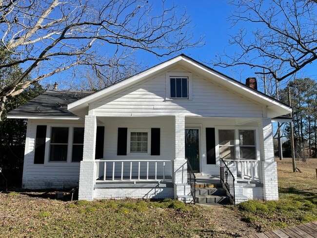 property at 902 E Barnard St