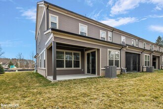 11372 Izik's Way in Brighton, MI - Building Photo - Building Photo