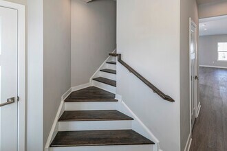 2410 Lenox Dr in Lawrence Township, NJ - Building Photo - Building Photo