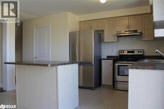 2178 Fiddlers Way in Oakville, ON - Building Photo - Building Photo