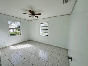 3014 Vassallo Ave in Lake Worth Beach, FL - Building Photo - Building Photo