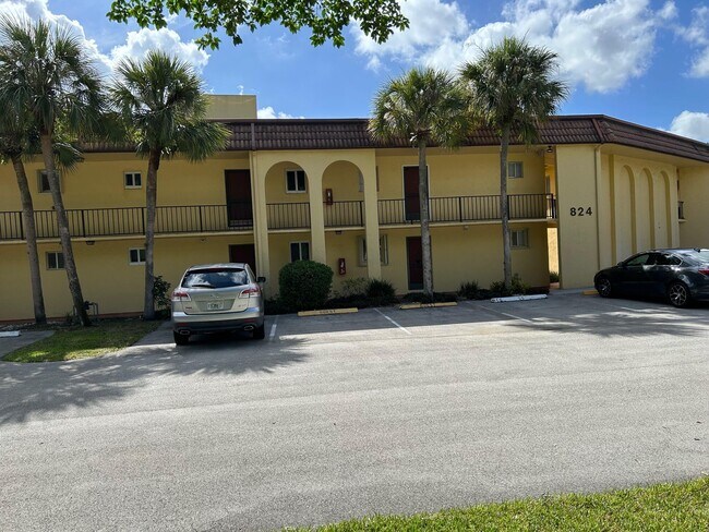 826 SW 9th St Cir in Boca Raton, FL - Building Photo - Building Photo