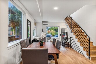 5201 Brooklyn Ave NE in Seattle, WA - Building Photo - Building Photo