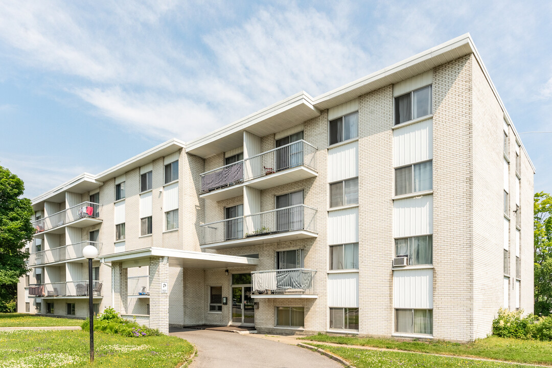 3420 Sainte-Foy Ch in Québec, QC - Building Photo