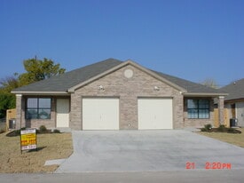 931 Rosewood Dr, Unit #A in Harker Heights, TX - Building Photo