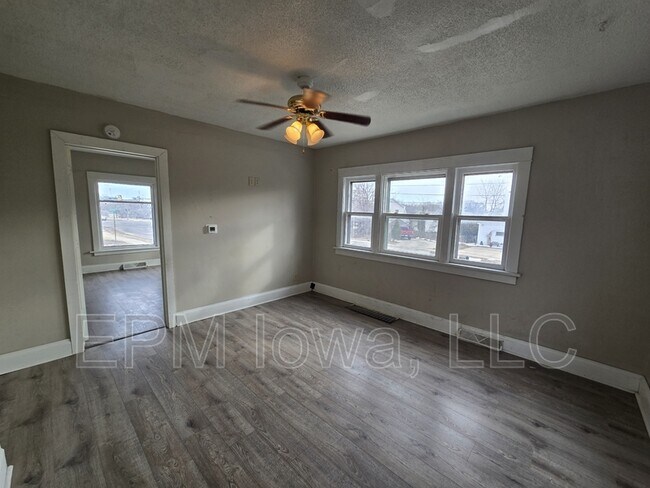 1324 South St in Waterloo, IA - Building Photo - Building Photo