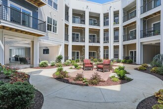 The Flats at Summit Station in South Park, PA - Foto de edificio - Other