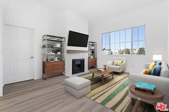 2033 Beloit Ave in Los Angeles, CA - Building Photo - Building Photo