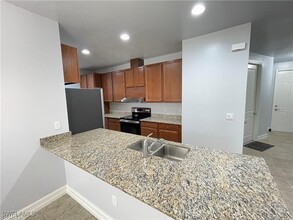 7818 Bristol Cir in Naples, FL - Building Photo - Building Photo
