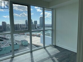 180 Fairview Mall Dr in Toronto, ON - Building Photo - Building Photo