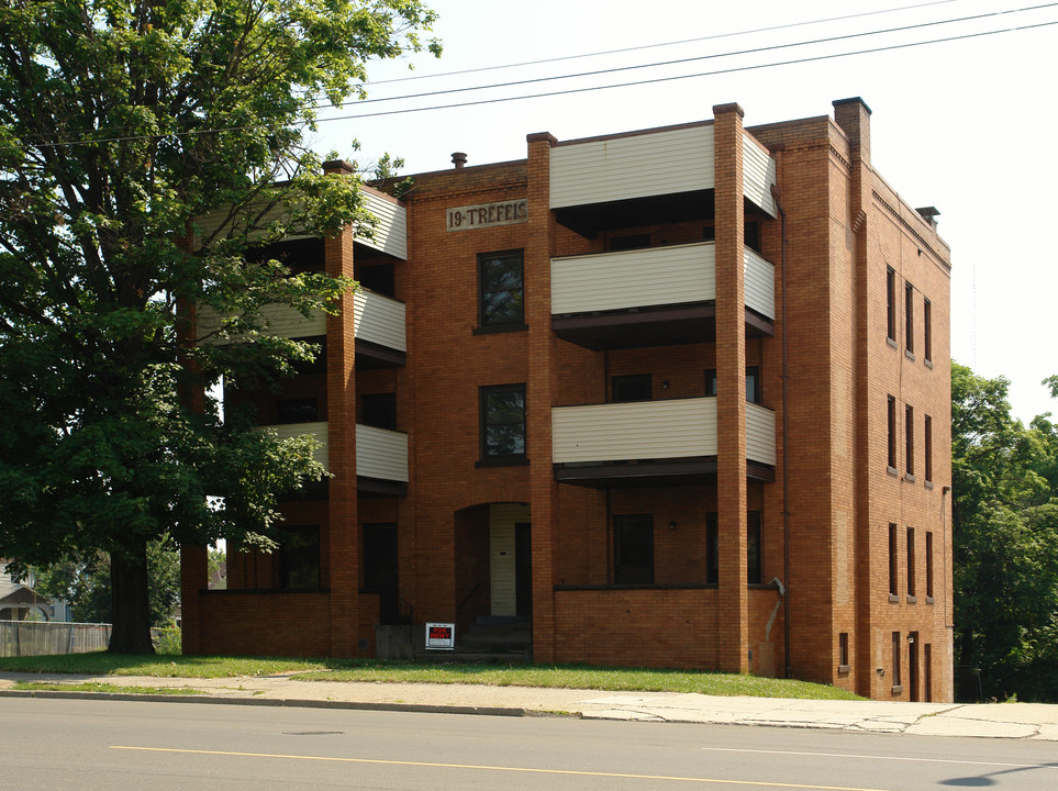 2155 Market St in Youngstown, OH - Building Photo