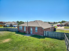 2401 NW 162nd St in Edmond, OK - Building Photo - Building Photo