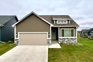 1002 NE 21st St in Grimes, IA - Building Photo