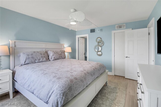 property at 3420 Gulf Shore Blvd N