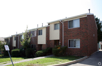 Fairway Place Townhomes in Toronto, ON - Building Photo - Building Photo