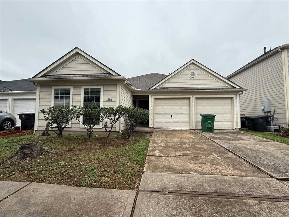 12818 Magenta Oaks in Houston, TX - Building Photo