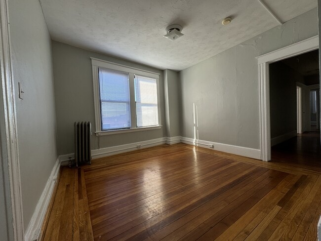 4 E Main St in Plainville, CT - Building Photo - Building Photo