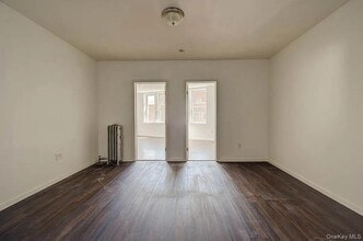 72-47 Metropolitan Ave in Queens, NY - Building Photo - Building Photo