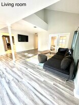 2037 Robert Way, Unit 4 - Upstairs right large in Sacramento, CA - Building Photo