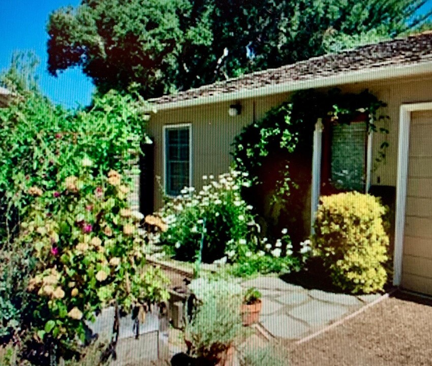 1520 University Ave in Palo Alto, CA - Building Photo