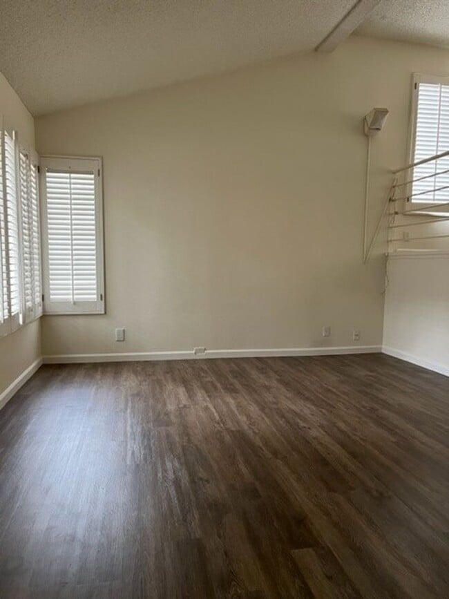 8779 Gilman Dr in San Diego, CA - Building Photo - Building Photo