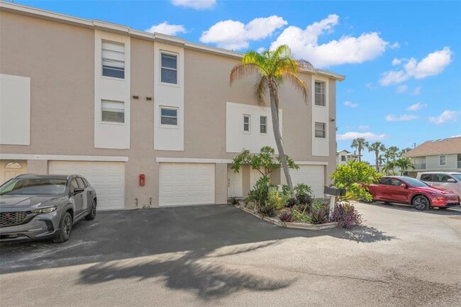 255 Capri Cir N in Treasure Island, FL - Building Photo - Building Photo