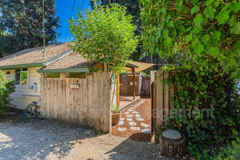 123 Beth Dr in Felton, CA - Building Photo