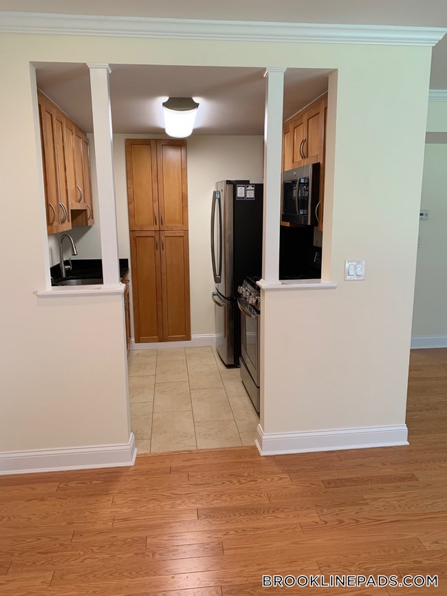 210 Gerry Rd in Brookline, MA - Foto de edificio - Building Photo