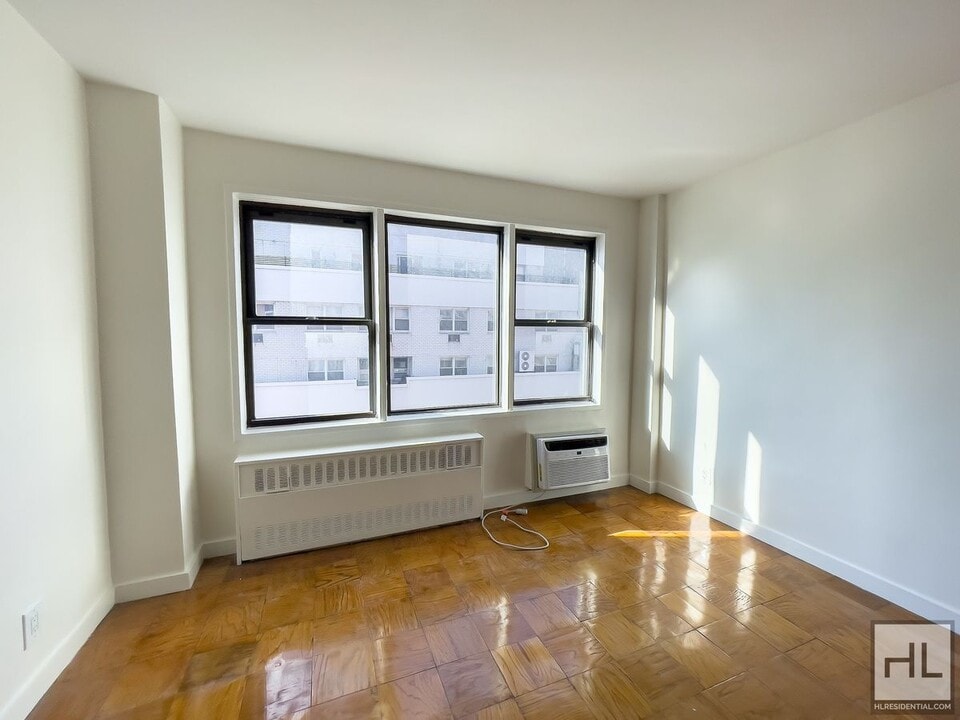 EAST 36 STREET in New York, NY - Building Photo