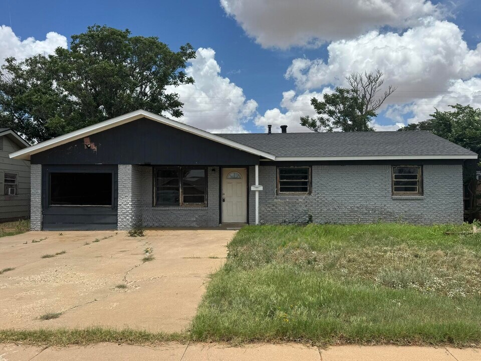 1811 E Auburn St in Lubbock, TX - Building Photo