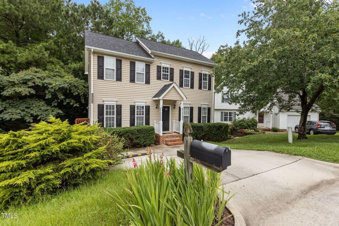 108 Tarlow Ct in Cary, NC - Building Photo
