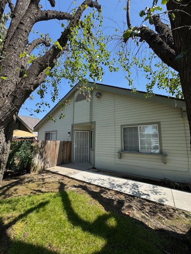 property at 7016 N Thorne Ave