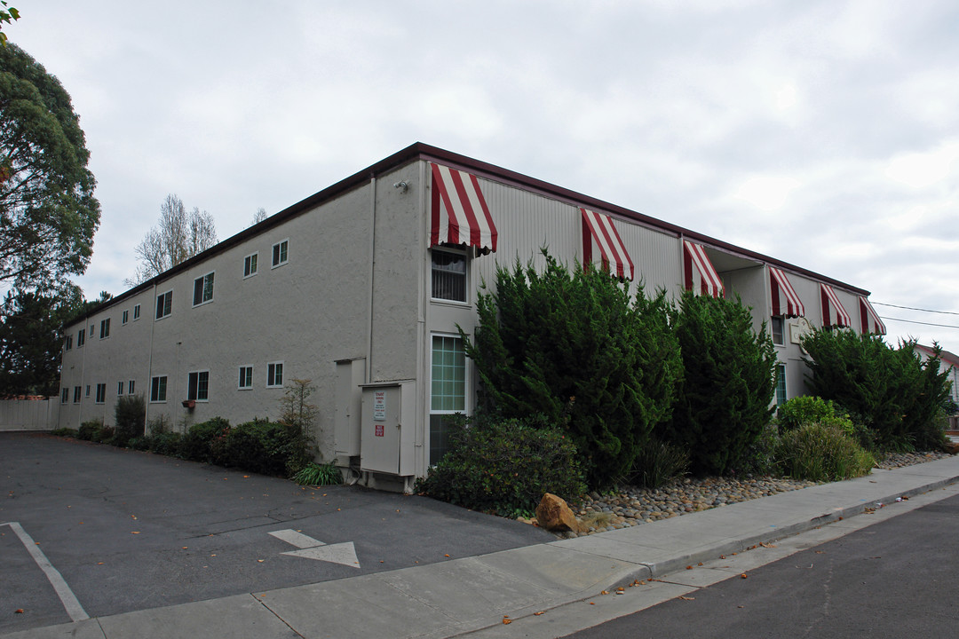 1910 46TH Ave in Capitola, CA - Foto de edificio